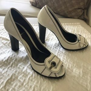 Fendi Size 8 Shoes (white patent black stitching)